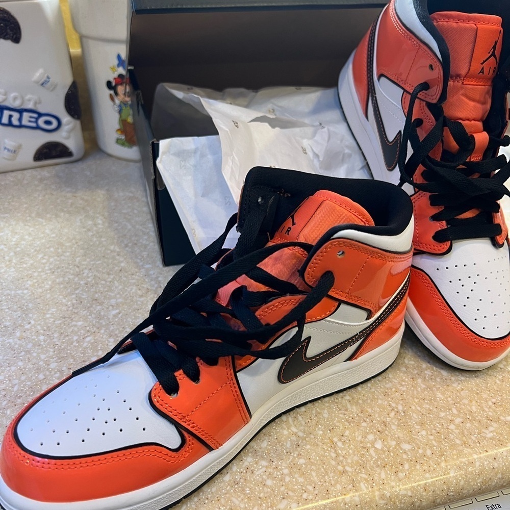 NIKE AIR JORDAN MID SE TURF ORANGE men’s SZ 7.5 BRAND NEW